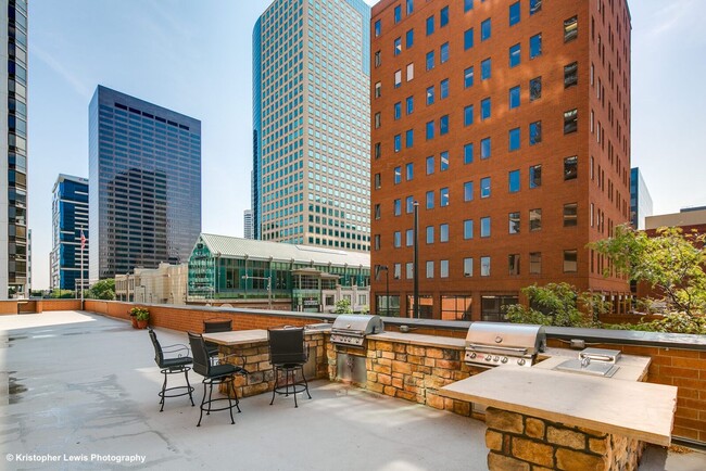 Building Photo - Location is as Good as it Gets!