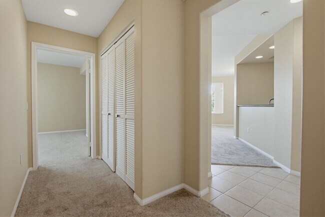 Building Photo - 823 Kalpati Cir