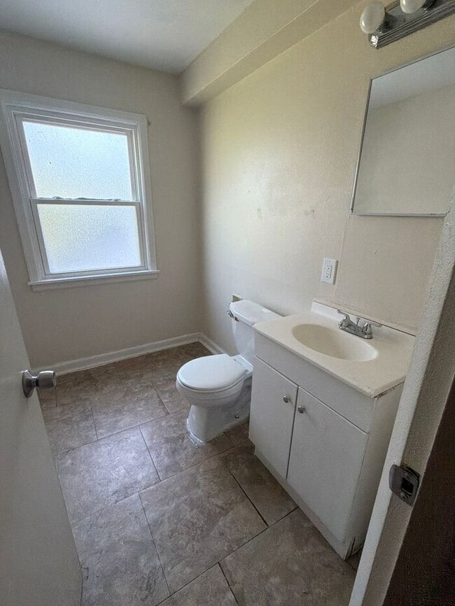 Building Photo - Spacious 4-Bedroom Home with Garage & Breezeway