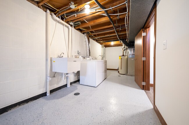 Building Photo - 10932 Russell Ave S