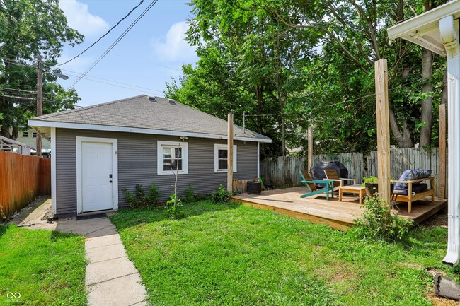 Building Photo - 3910 N Kenwood Ave