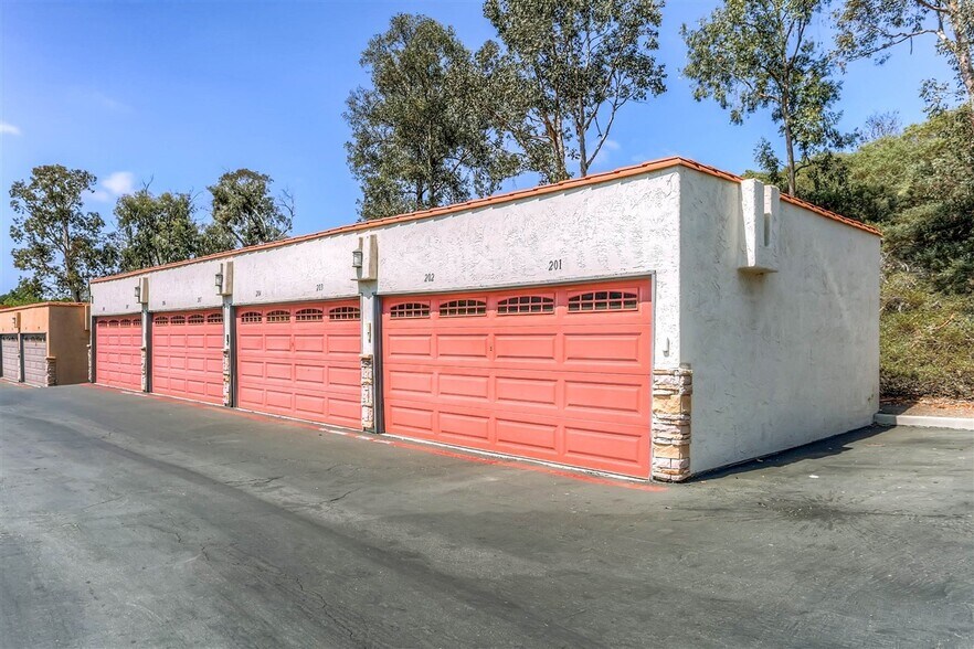 Building Photo - 7160 Shoreline Dr