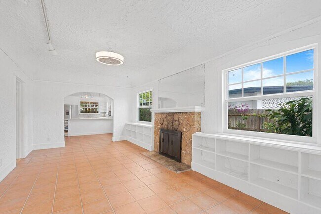 Building Photo - 221 N Ocean Breeze