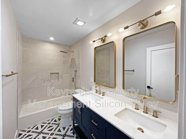 Building Photo - 3115 Calzar Dr