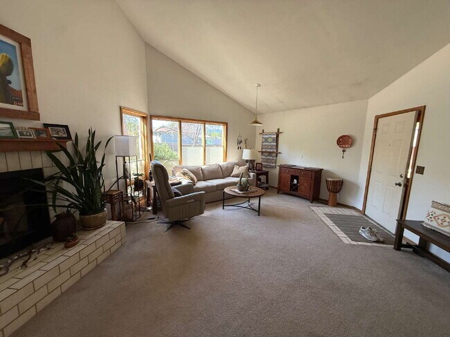 Building Photo - "Spacious 2-Bed, 2-Bath Retreat in Boulder – 1050 Sq Ft of open layout"