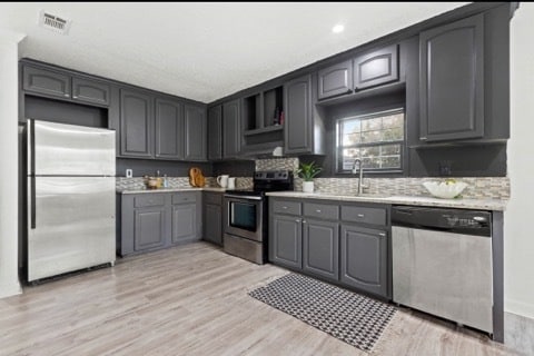 Building Photo - beautifully remodeled 4-bedroom, 2-bathroo...