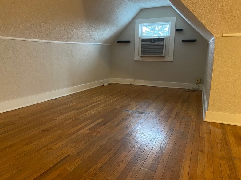 bedroom - 4530 Lafayette Avenue