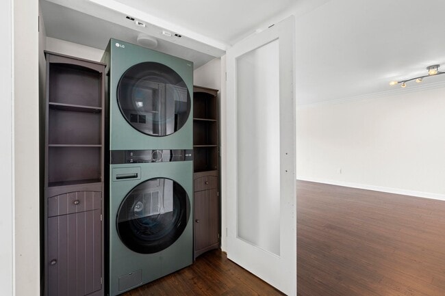 Building Photo - MOVE IN SPECIAL- $500 off First Months Ren...
