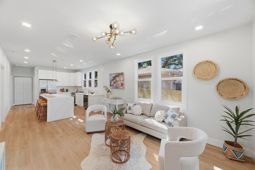 Building Photo - 309 E Selma Ave