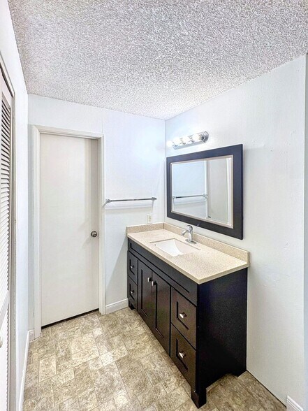 Building Photo - 6260 139th Ave NE