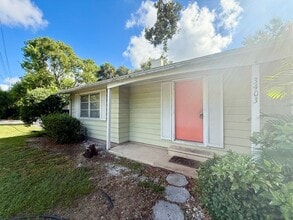 Building Photo - Close to Siesta Key Beach! 2 Bedroom Home