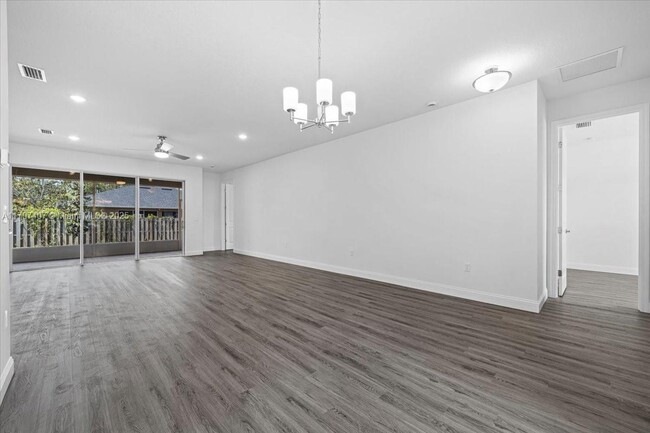 Building Photo - 11 Burgundy Pl