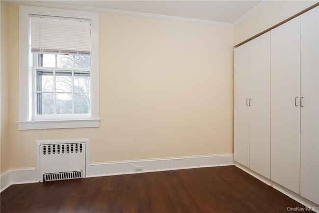 Building Photo - 50 Greenacres Ave