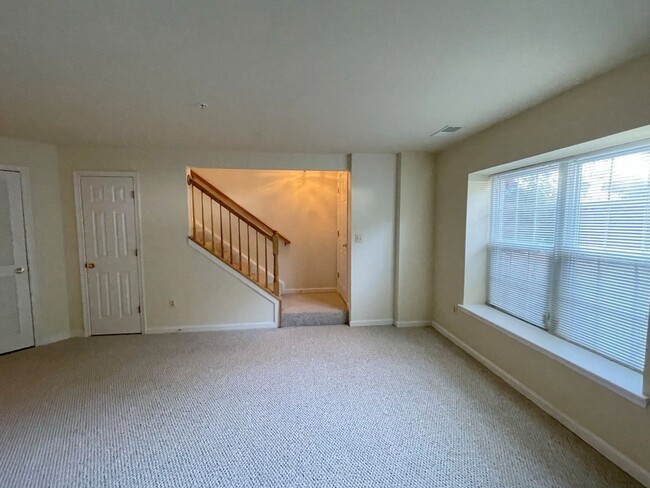 Building Photo - Amazing Vienna Townhome Condo in A Great L...