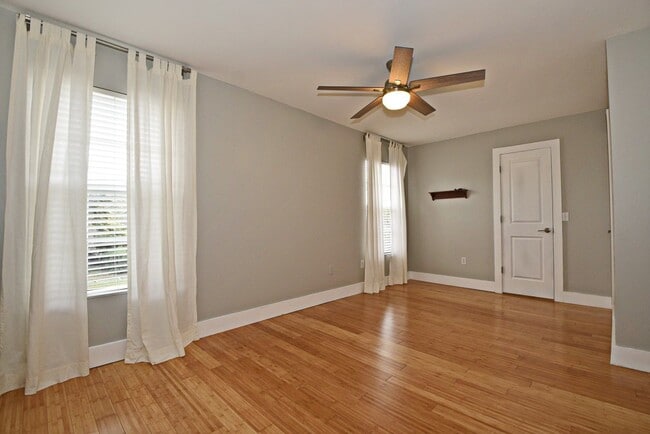 Building Photo - Colonialtown North 3BR – Prime Mills 50 Location