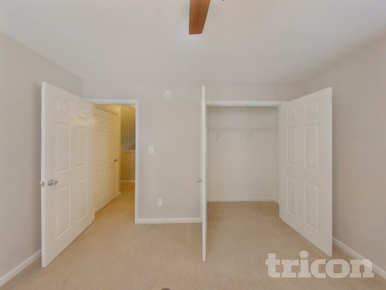 Building Photo - 1703 Mission Oaks St