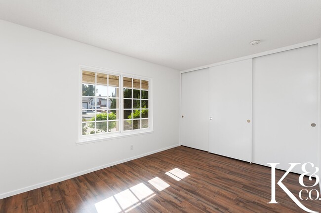 Building Photo - Stunning 4-Bedroom Simi Valley Home with P...
