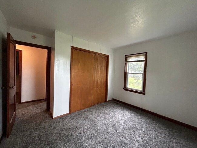 Building Photo - 809 Zollinger Rd