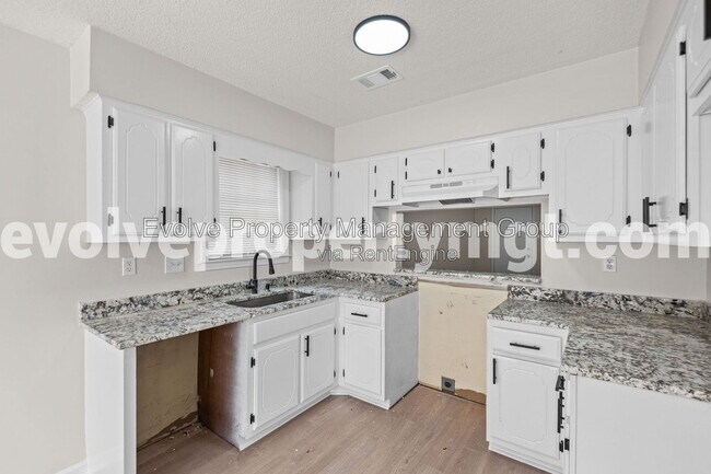 Building Photo - 2295 Belin Dr