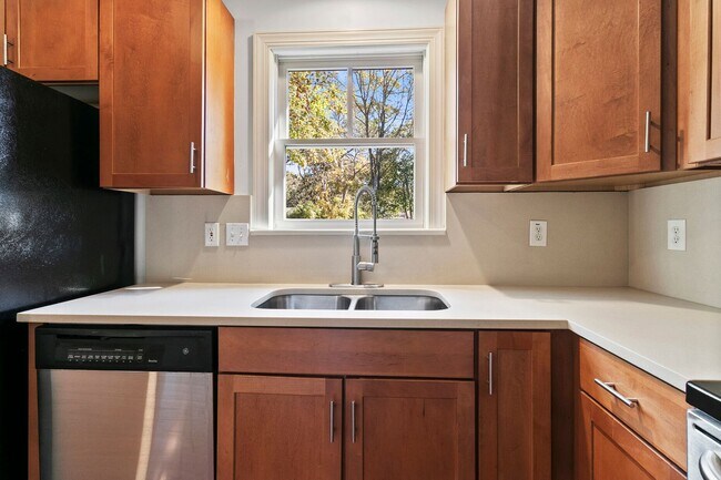 Building Photo - 552 Savannah Hwy