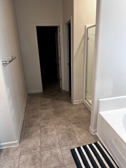 Building Photo - 2061 Rosewood Dr