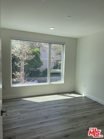 Building Photo - 4806 Sylmar Ave