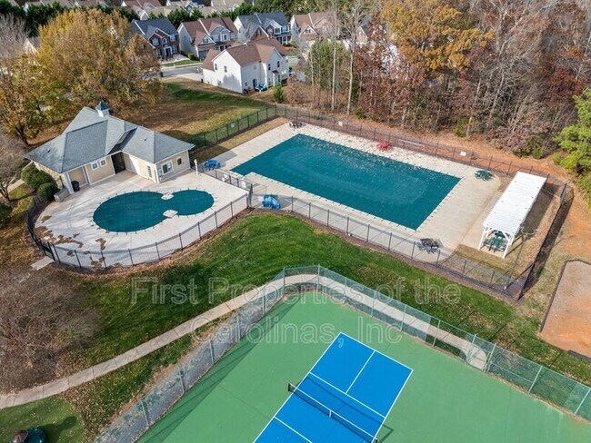 Building Photo - 16865 Timber Crossing Rd