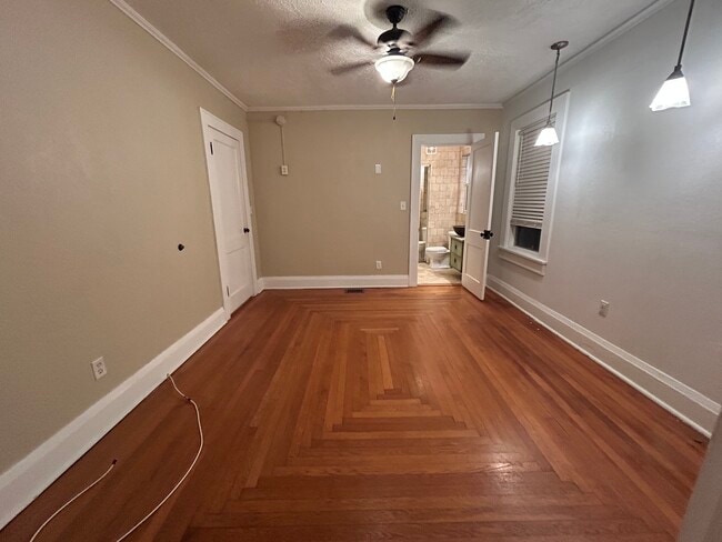 Building Photo - 833 5th Ave N