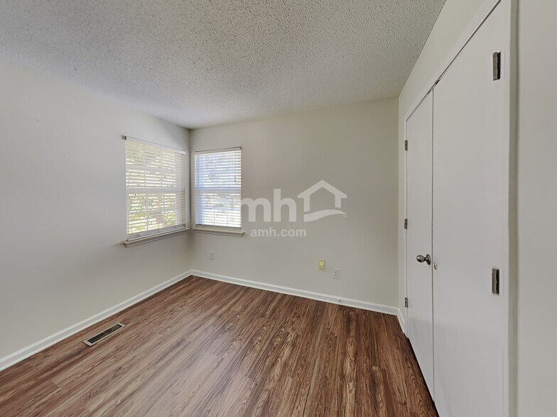 Building Photo - 8616 Warwick Crest Ln