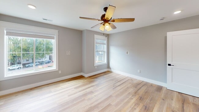 Building Photo - 1209 Hedge Ave