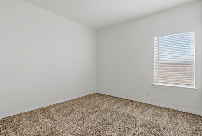 Building Photo - 905 Louisiana Downs Ave