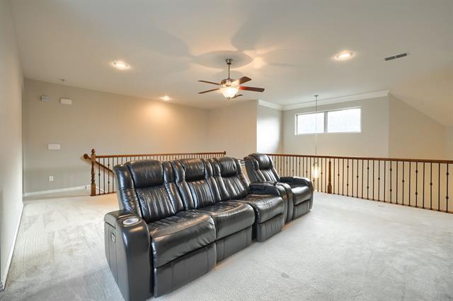 Building Photo - 949 Byron St