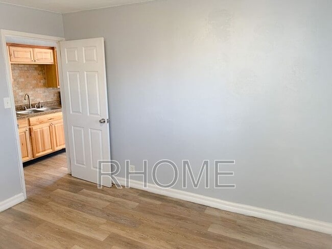 Building Photo - 2725 S Edison St