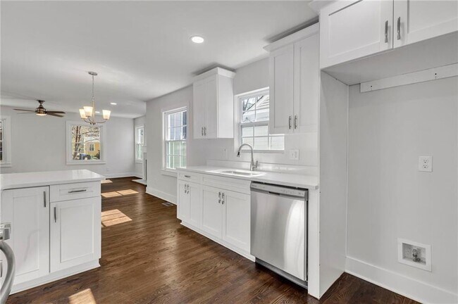 Building Photo - 1271 Lorenzo Dr SW