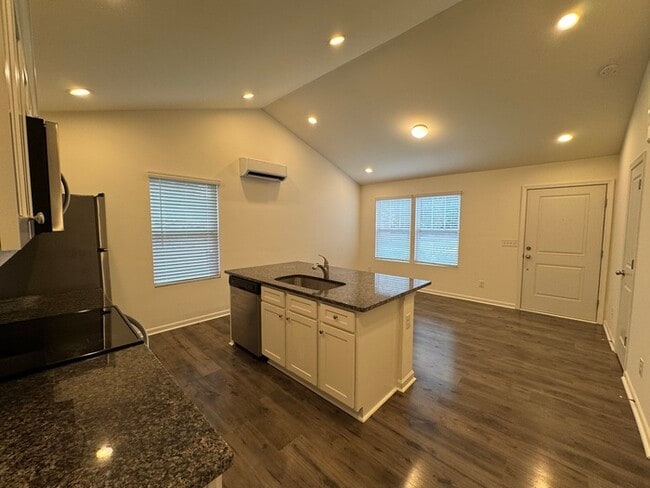 Building Photo - 1 br ADU home