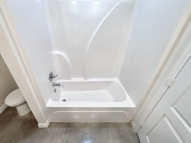 Building Photo - Modern 3-Bedroom Single-Story Home with St...