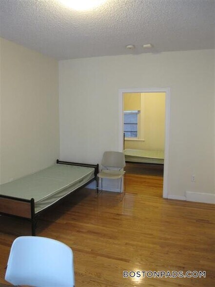 Building Photo - 171 Hemenway St