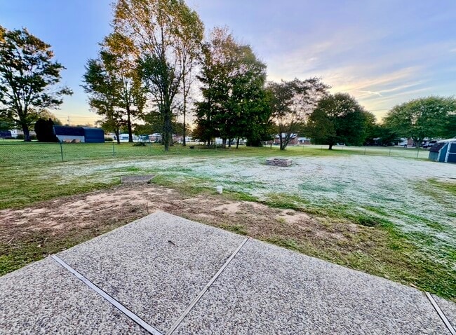 Building Photo - 113 Meadow Ln