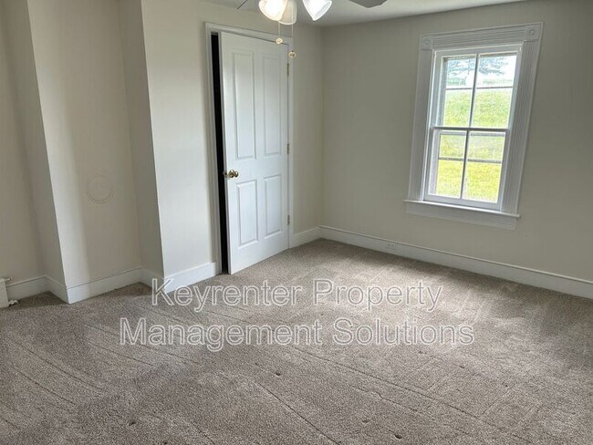 Building Photo - 209 Tanner Ln