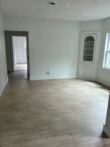 Building Photo - 4642 W Scranton Pl