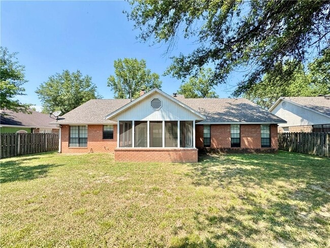 Building Photo - 3500 W Hemlock St