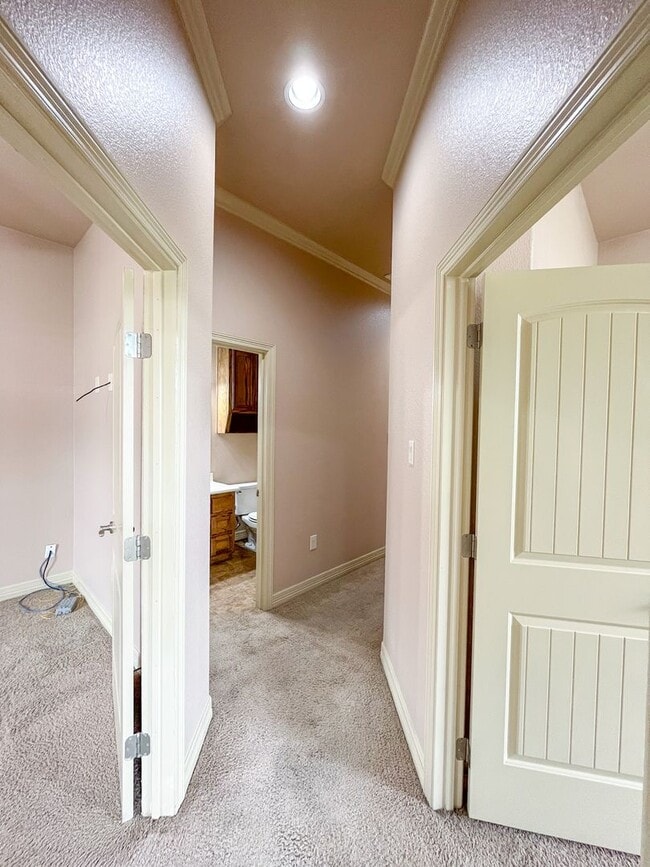 Building Photo - Available NOW This charming 1 story, 3 bedroom, 2 bath house could be your next home! Beautiful c...