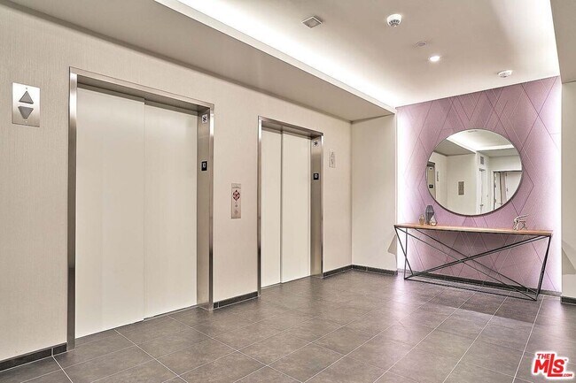 Building Photo - 889 Francisco St