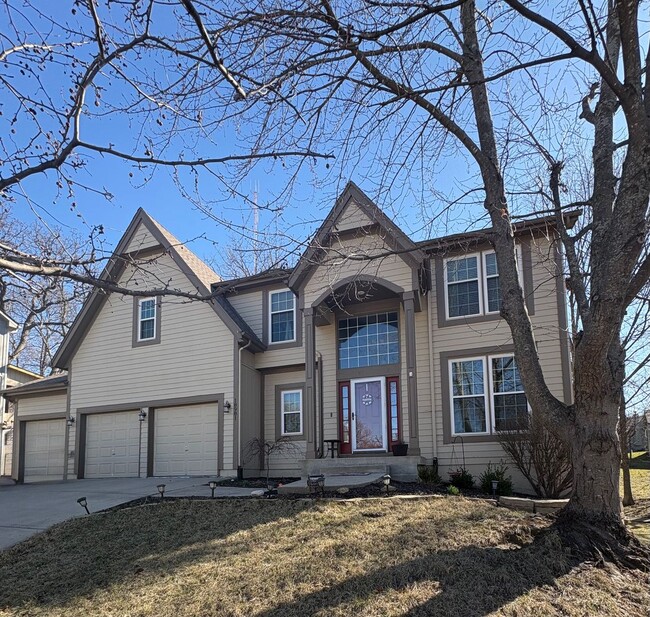 Building Photo - 30+ Day Stays | Fully Furnished 5 Bed Home w/Utilities included | 3 Car Garage | Great Community ...