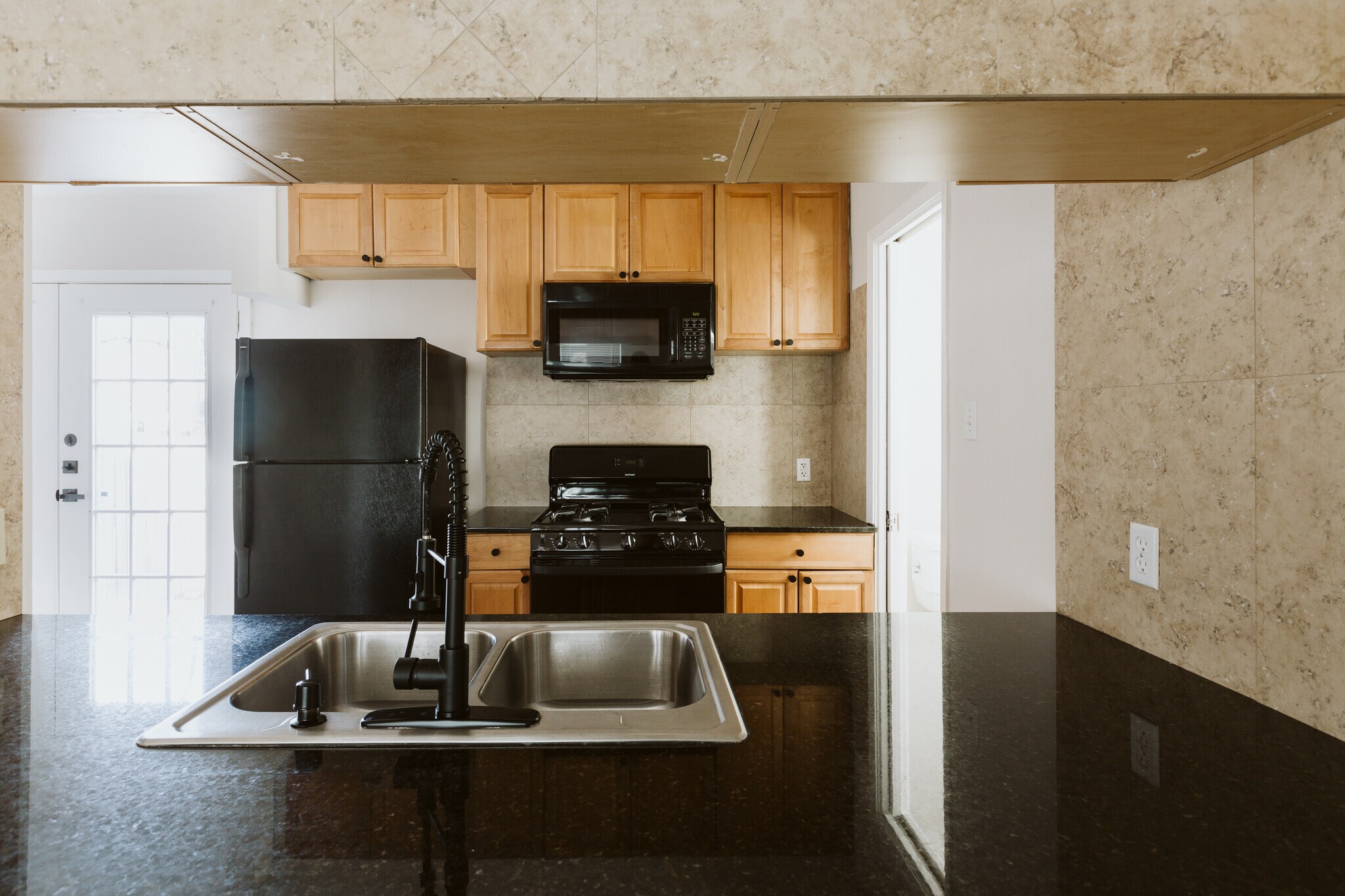 Building Photo - 1402 Fairfield Dr