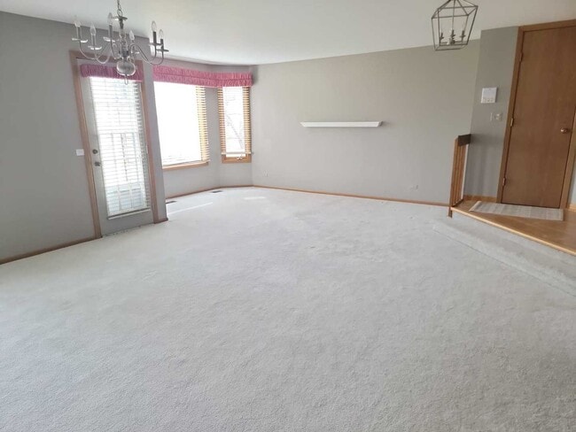 Building Photo - 1871 Fox Run Dr