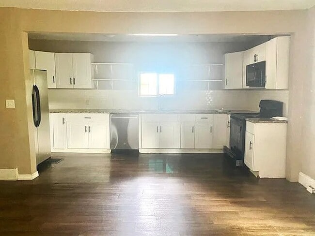 Building Photo - Corner Lot - Remodeled