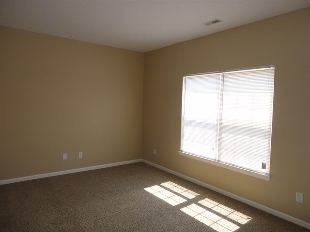 Building Photo - 9931 Lakefield Ln