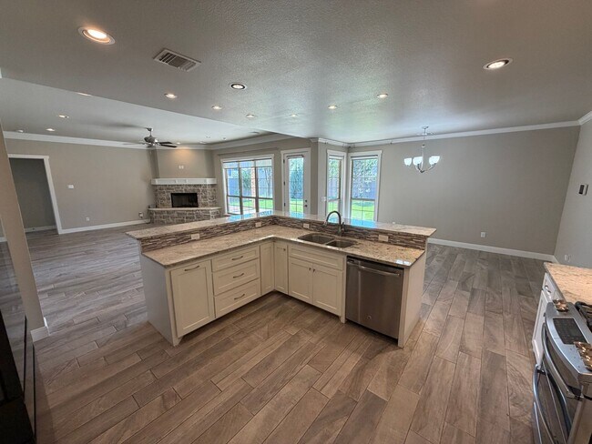 Building Photo - 6502 Isabella Dr