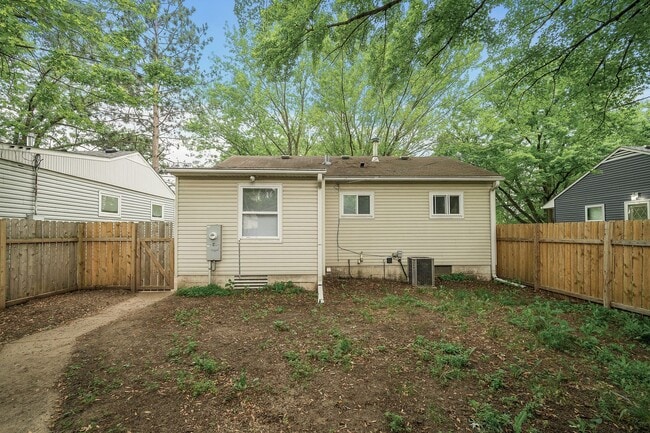 Building Photo - Gorgeous 4BR/2BA Home with Finished Lower ...
